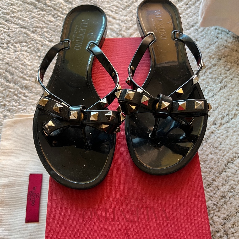 Valentino Rockstud bow gel sz37 sandal flip flops black